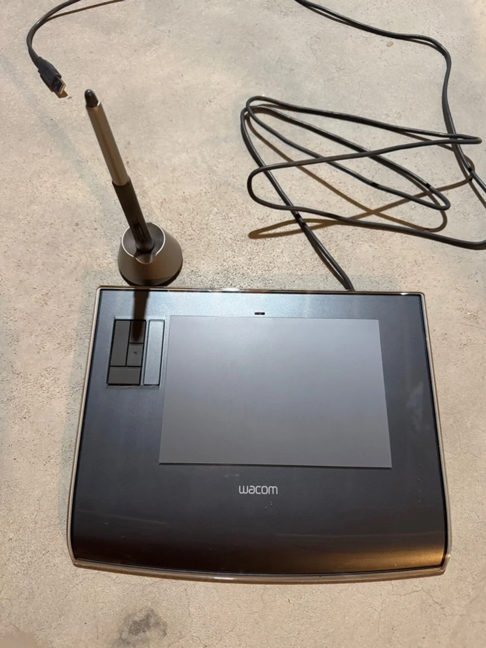 Wacom Graphics Tablet with Stylus and Stand - Black
